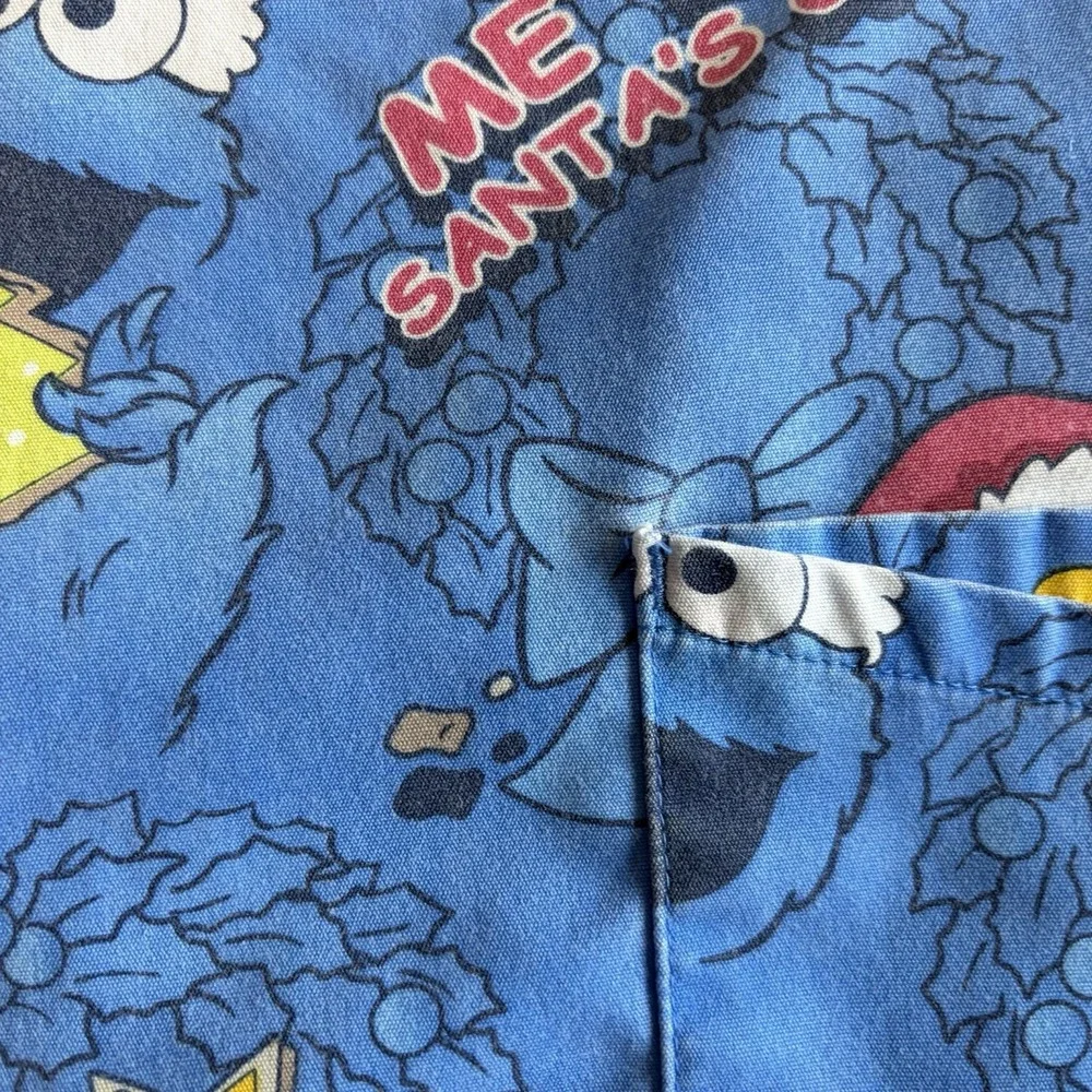 Sesame Street Cookie Monster Santa Christmas Medium Blue Scrub Top Kidcore - Picture 11 of 11